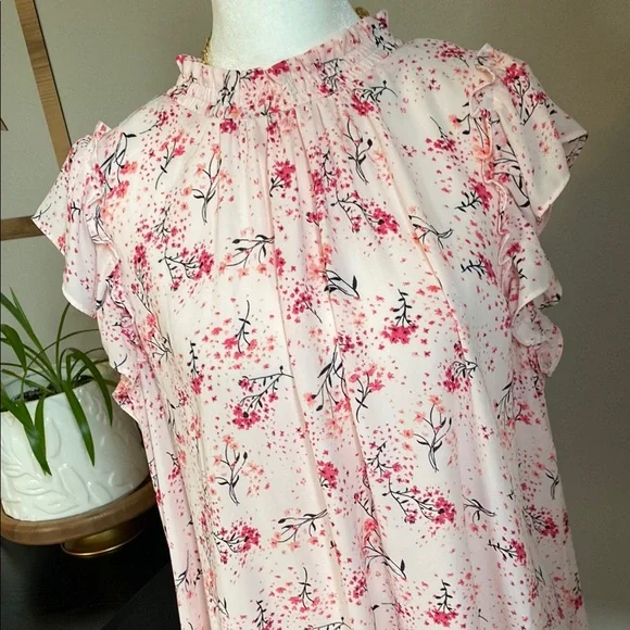 LOFT Pink and Black Flutter Sleeve Ruffled Blouse Size XLP - Picture 1 of 11